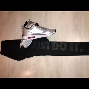 NWT !! NIKE SPORT LEGGINGS !!